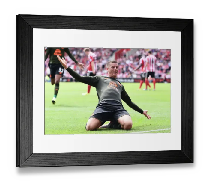 Framed Print : Barclays Premier League - Southampton v Everton - St Mary s Framed Print : Barclays Premier League - Southampton v Everton - St Mary s