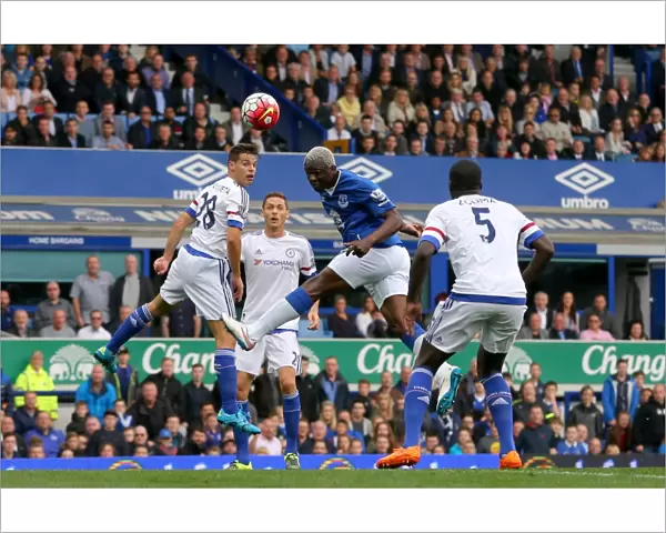 Arouna Kone's Determined Headed Attempt: Everton vs Chelsea, Barclays Premier League