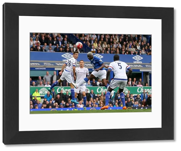 Arouna Kone's Determined Headed Attempt: Everton vs Chelsea, Barclays Premier League