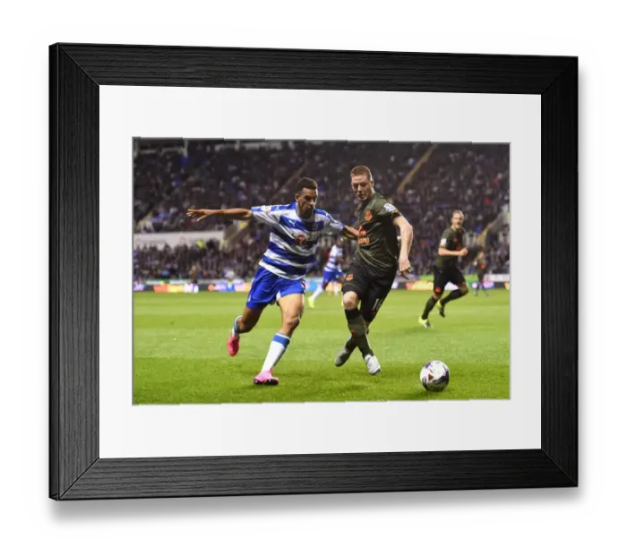 Framed Print : Battle for the Ball: McCarthy vs. Blackman in Everton's Capital One Cup Clash at Reading Framed Print : Battle for the Ball: McCarthy vs. Blackman in Everton's Capital One Cup Clash at Reading