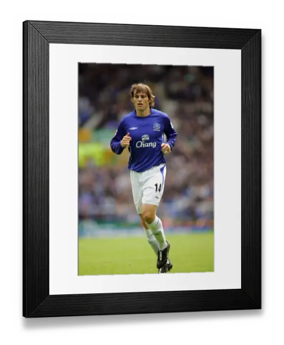 Framed Print : Sprinting Up the Everton Wing: Kilbane in Action Framed Print : Sprinting Up the Everton Wing: Kilbane in Action