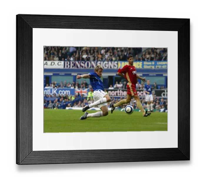 Framed Print : Everton's James Beattie: Reaching for the Ball Framed Print : Everton's James Beattie: Reaching for the Ball