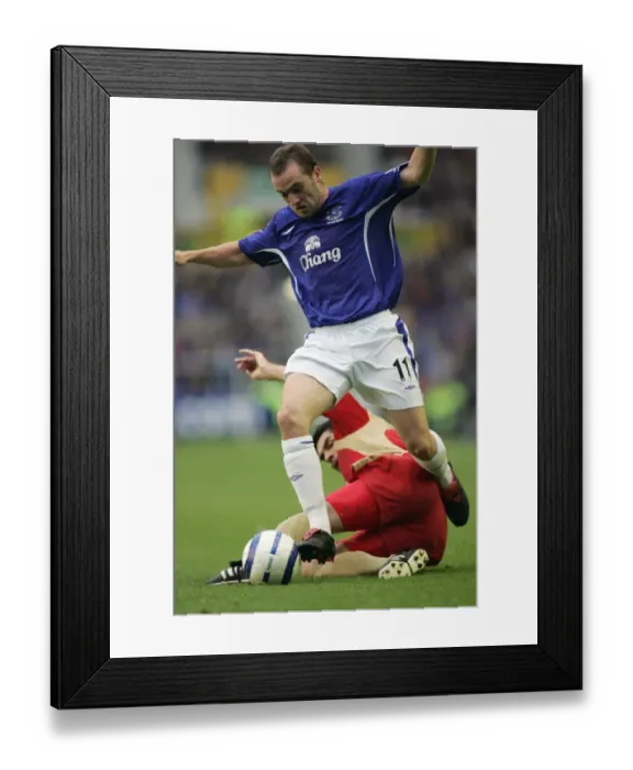 Framed Print : Evasive James McFadden: Beating Defenses for Everton FC Framed Print : Evasive James McFadden: Beating Defenses for Everton FC