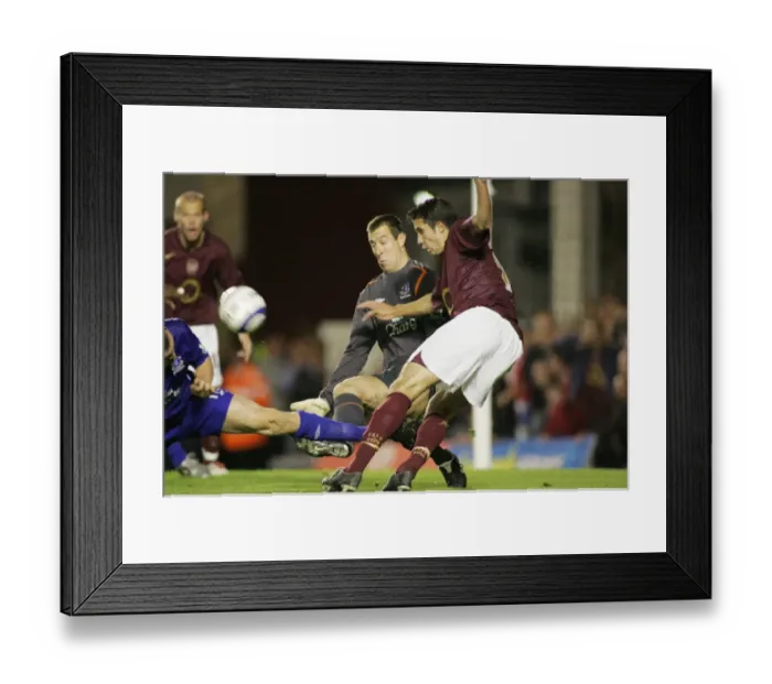 Framed Print : Everton's Vigilant Guardian: Nigel Martyn Ready to Pounce on the Ball Framed Print : Everton's Vigilant Guardian: Nigel Martyn Ready to Pounce on the Ball