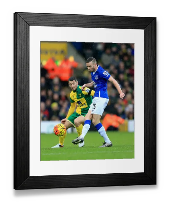 Framed Print : Battle for the Ball: Hoolahan vs. Cleverley - Norwich City vs. Everton