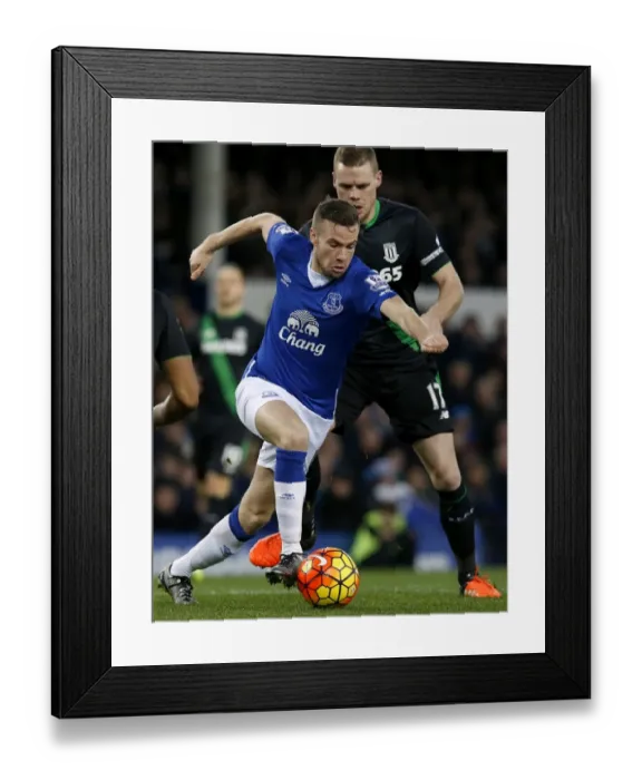Framed Print : Tom Cleverley vs Ryan Shawcross: A Battle for Possession at Goodison Park