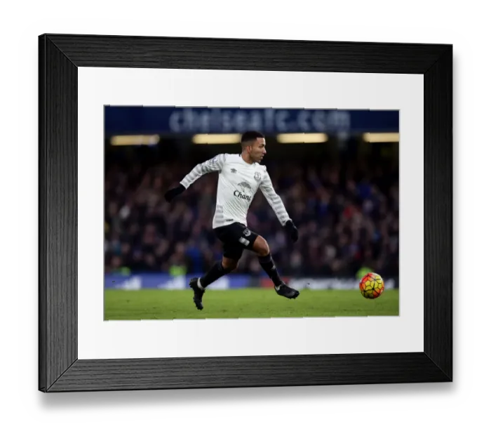 Framed Print : Aaron Lennon in Action: Chelsea vs. Everton, Premier League Showdown at Stamford Bridge Framed Print : Aaron Lennon in Action: Chelsea vs. Everton, Premier League Showdown at Stamford Bridge