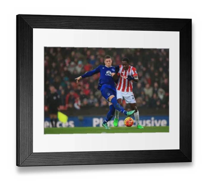 Framed Print : Battling for Control: Ross Barkley vs. Giannelli Imbula - Everton vs. Stoke City, Premier League Framed Print : Battling for Control: Ross Barkley vs. Giannelli Imbula - Everton vs. Stoke City, Premier League