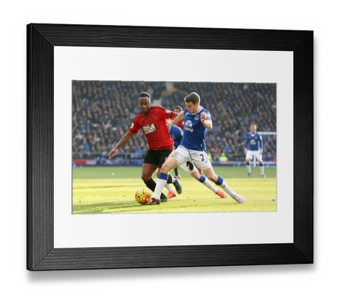 Framed Print : Battle for the Ball: Coleman vs Berahino - Everton vs West Bromwich Albion Framed Print : Battle for the Ball: Coleman vs Berahino - Everton vs West Bromwich Albion