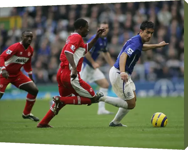 Tim Cahill Evades George Boateng: A Tactical Tussle at Everton vs Middlesbrough