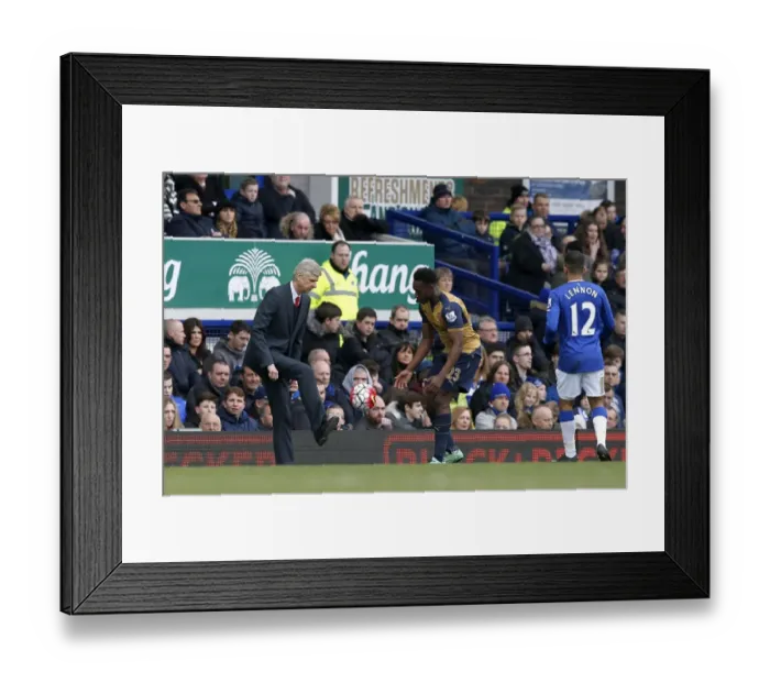 Framed Print : Wenger's Unconventional Intervention: Everton vs. Arsenal at Goodison Park