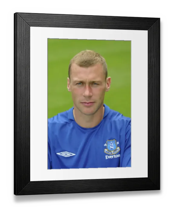 Framed Print : Duncan Ferguson: Everton's Fiery Striker Framed Print : Duncan Ferguson: Everton's Fiery Striker