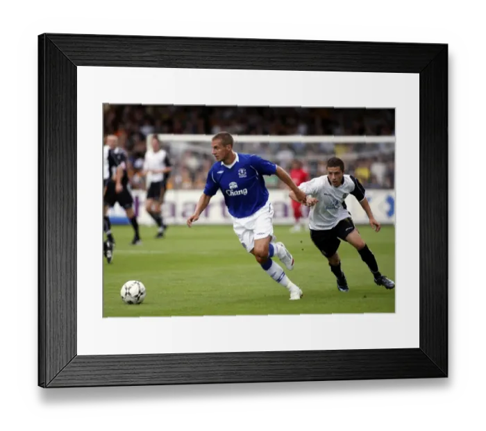 Framed Print : Football - Cambridge United v Everton Pre Season Friendly Framed Print : Football - Cambridge United v Everton Pre Season Friendly