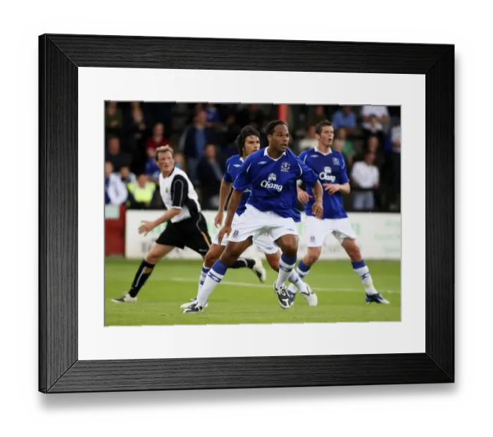 Framed Print : Football - Cambridge United v Everton - Pre Season Framed Print : Football - Cambridge United v Everton - Pre Season