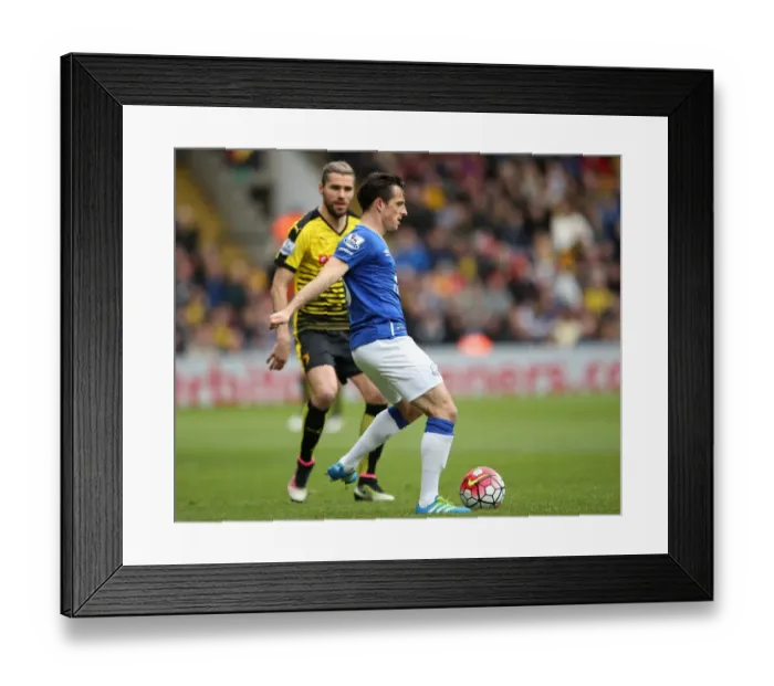 Framed Print : Leighton Baines in Action: Everton vs. Watford, Premier League Showdown at Vicarage Road