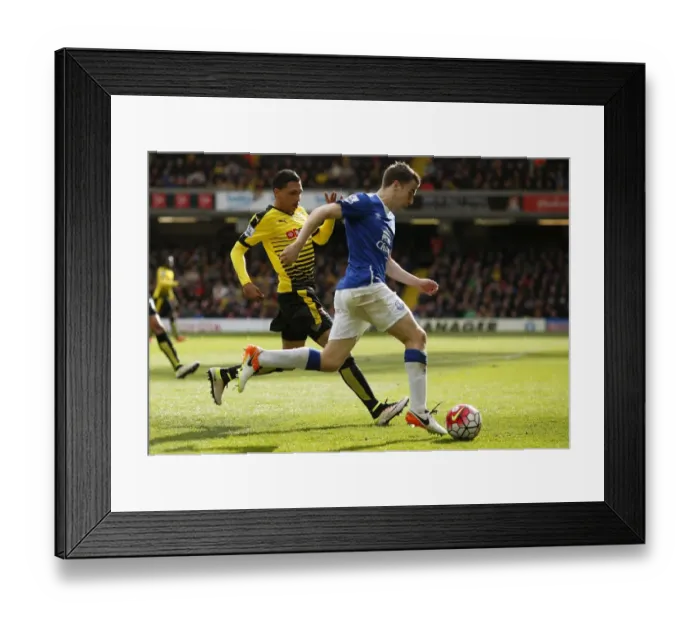 Framed Print : Battle for the Ball: Seamus Coleman vs. Jose Holebas - Everton vs. Watford, Premier League Framed Print : Battle for the Ball: Seamus Coleman vs. Jose Holebas - Everton vs. Watford, Premier League