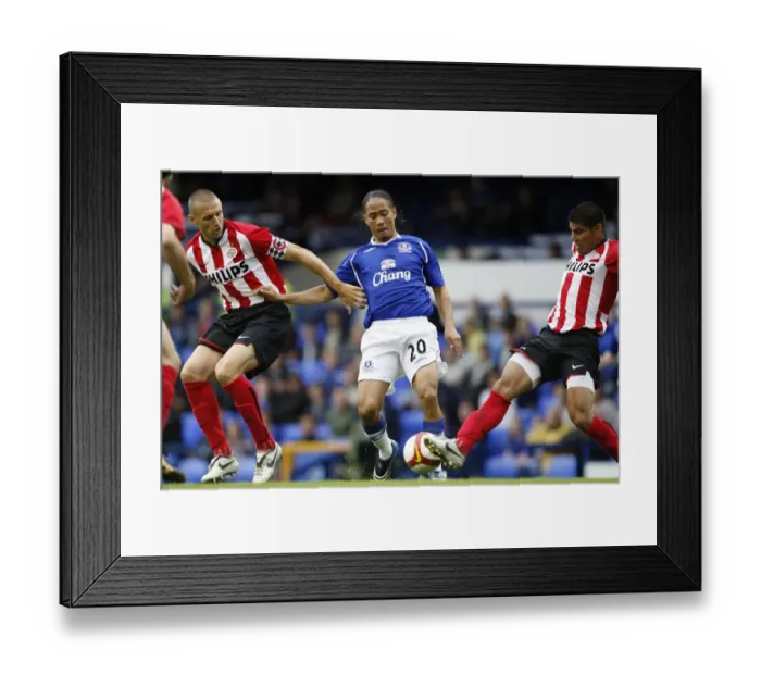 Framed Print : Everton vs PSV Eindhoven: Steven Pienaar vs Timmy Simons Clash at Goodison Park (2008) Framed Print : Everton vs PSV Eindhoven: Steven Pienaar vs Timmy Simons Clash at Goodison Park (2008)
