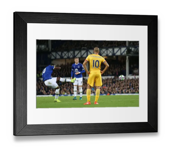Framed Print : Romelu Lukaku's Stunning Free-Kick: Everton vs Crystal Palace at Goodison Park