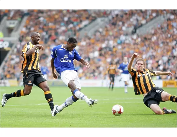 Everton's Louis Saha Takes Aim: Hull City vs Everton, Premier League Showdown