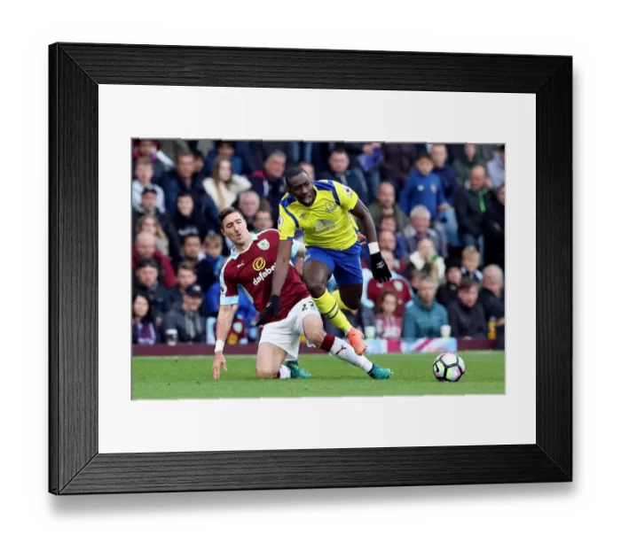 Framed Print : Burnley vs Everton: Intense Battle for Possession - Yannick Bolasie vs Stephen Ward Framed Print : Burnley vs Everton: Intense Battle for Possession - Yannick Bolasie vs Stephen Ward