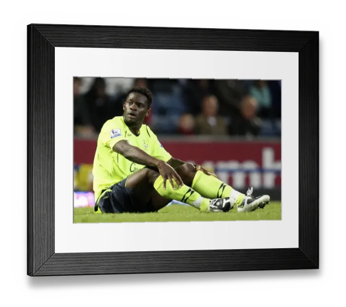 Framed Print : Louis Saha's Devastating Moment: Everton's Agonizing Carling Cup Defeat against Blackburn Rovers (2008)