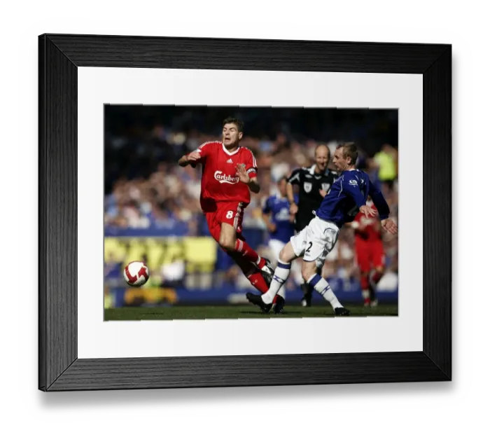 Framed Print : Football - Everton v Liverpool Barclays Premier League Framed Print : Football - Everton v Liverpool Barclays Premier League
