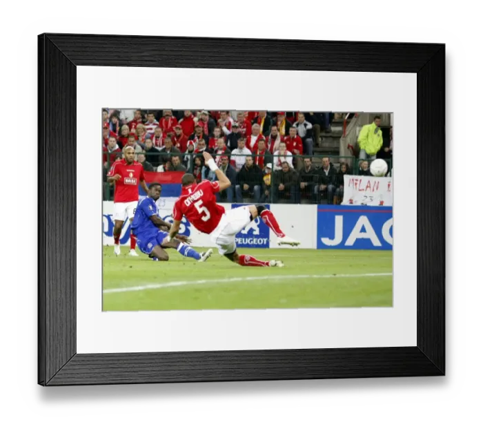 Framed Print : Louis Saha's Determined Strike: Everton vs. Standard Liege in UEFA Cup Showdown Framed Print : Louis Saha's Determined Strike: Everton vs. Standard Liege in UEFA Cup Showdown