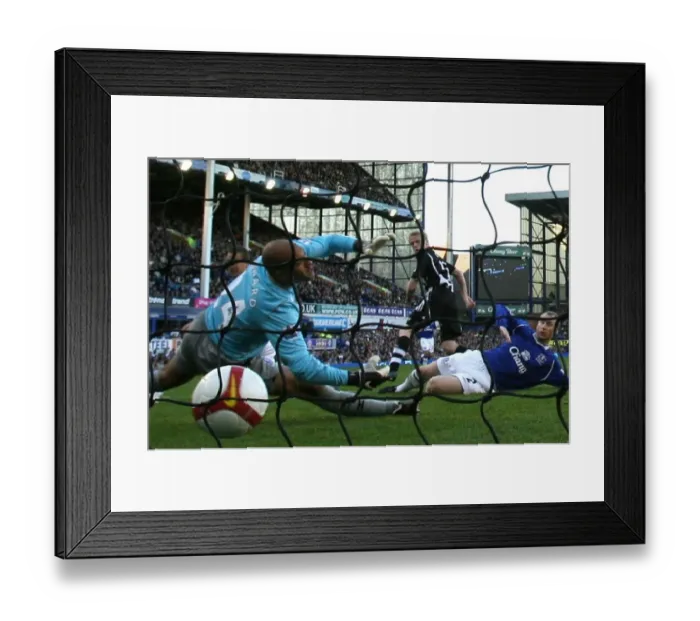 : Duff Strikes Back: Everton vs Newcastle United, 08 / 09 - Damien Duff Scores the Decisive Goal at Goodison Park : Duff Strikes Back: Everton vs Newcastle United, 08 / 09 - Damien Duff Scores the Decisive Goal at Goodison Park