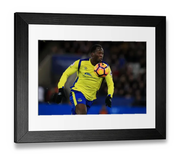 Framed Print : Romelu Lukaku in Action: Everton vs Leicester City at King Power Stadium