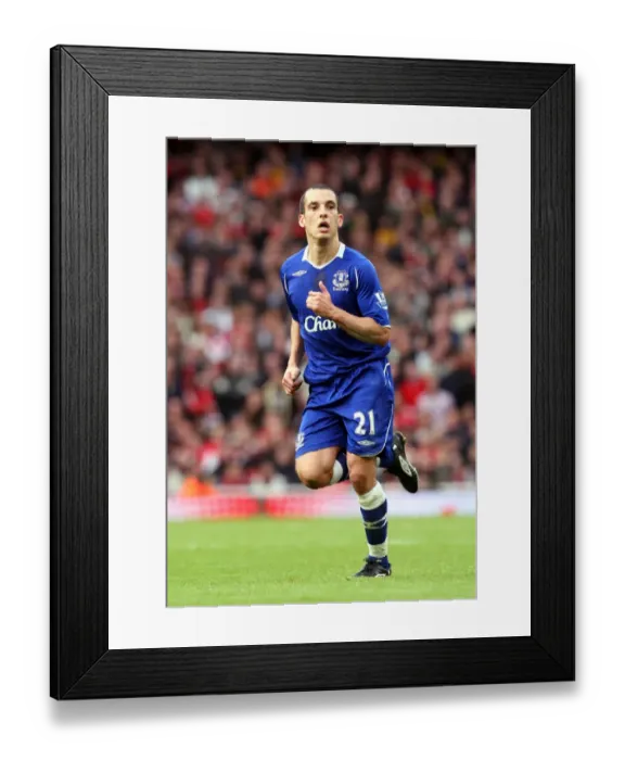 Framed Print : Osman vs Arsenal: Everton's Leon Osman Faces Off in Barclays Premier League Clash at Emirates Stadium (October 2008) Framed Print : Osman vs Arsenal: Everton's Leon Osman Faces Off in Barclays Premier League Clash at Emirates Stadium (October 2008)