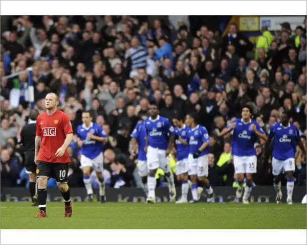 Rooney's Disappointment: Fellaini Scores First Goal Against Manchester United for Everton (08 / 09, Goodison Park)