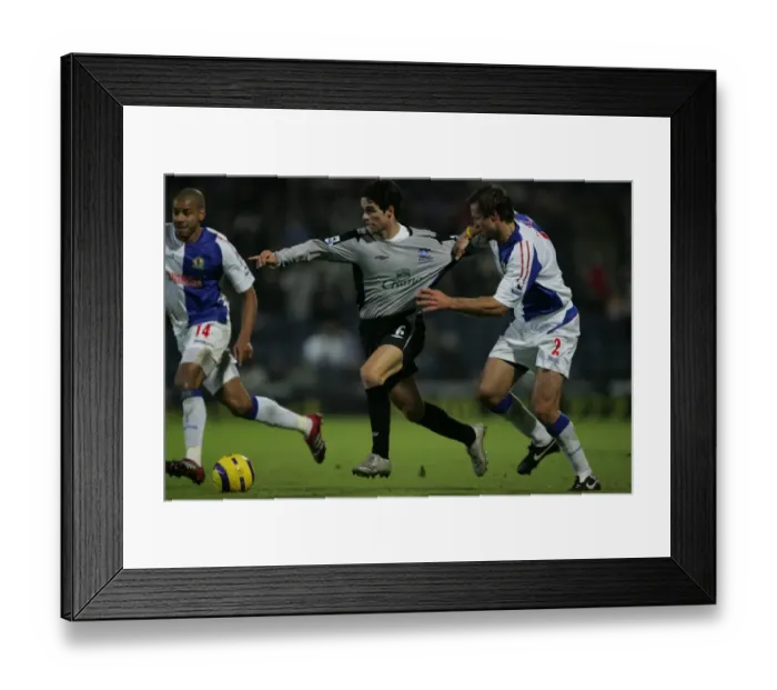 Framed Print : Mikel Arteta's Tenacious Midfield Performance: Overpowering Two Defenders (Blackburn vs Everton)