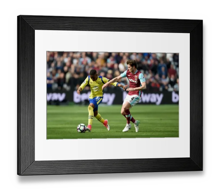 Framed Print : Everton vs. West Ham United: A Battle at London Stadium - Lookman vs. Nordtveit (Premier League, 2016-17) Framed Print : Everton vs. West Ham United: A Battle at London Stadium - Lookman vs. Nordtveit (Premier League, 2016-17)