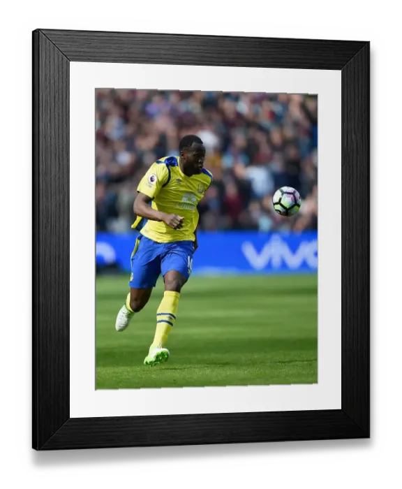 Framed Print : Everton's Romelu Lukaku in Action Against West Ham United at London Stadium - Premier League 2016-17 Framed Print : Everton's Romelu Lukaku in Action Against West Ham United at London Stadium - Premier League 2016-17