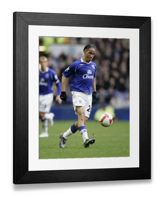 Framed Print : Steven Pienaar in Action for Everton, 2008-09 Season