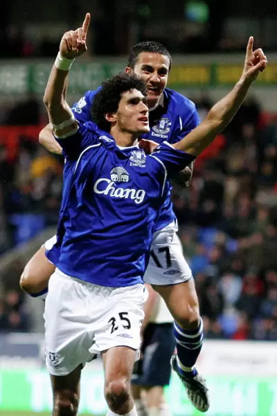 Everton's Fellaini and Cahill: Unforgettable Goal Celebration vs. Bolton Wanderers in Premier League (October 2008)