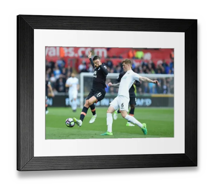 Framed Print : Premier League - Swansea City v Everton - Liberty Stadium Framed Print : Premier League - Swansea City v Everton - Liberty Stadium