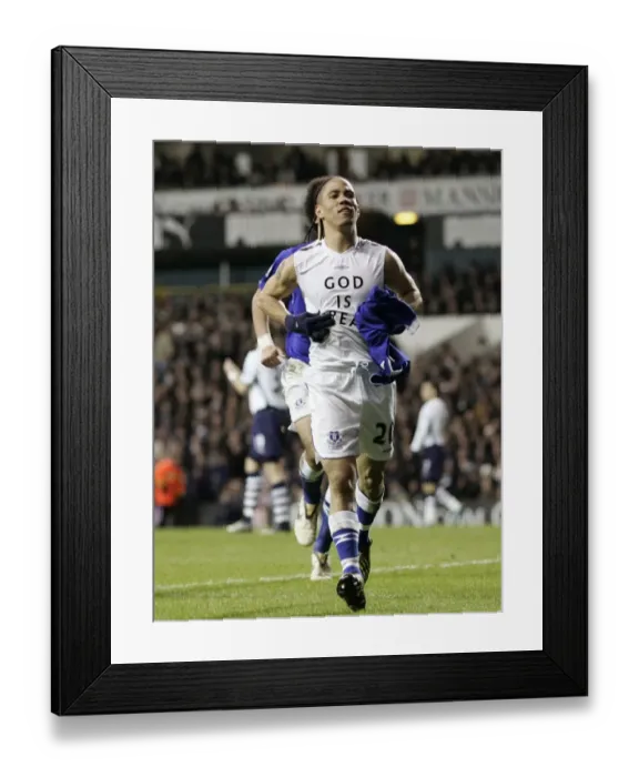 Framed Print : Steven Pienaar Scores First Goal for Everton Against Tottenham (November 2008) Framed Print : Steven Pienaar Scores First Goal for Everton Against Tottenham (November 2008)