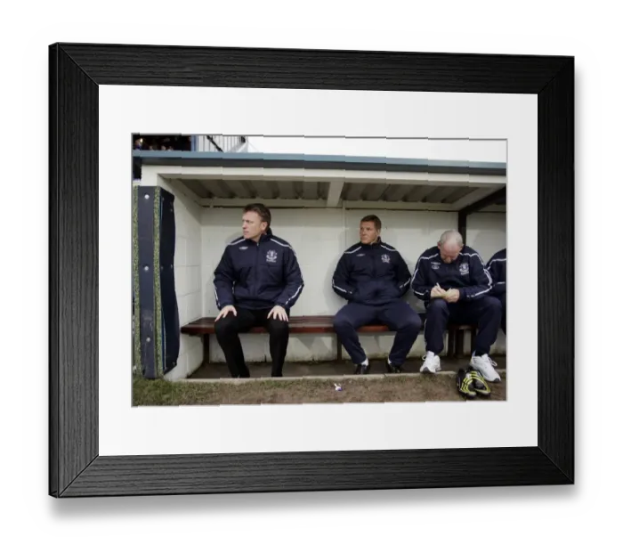 Framed Print : Everton's FA Cup Battle with Macclesfield Town: David Moyes at The Moss Rose Ground (03 / 01 / 09)