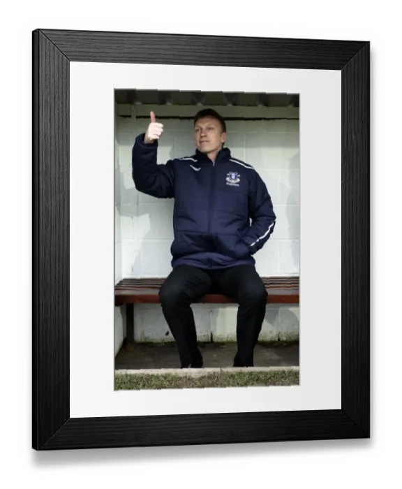 Framed Print : Everton's FA Cup Battle: David Moyes at The Moss Rose Ground vs Macclesfield Town (03 / 01 / 09)
