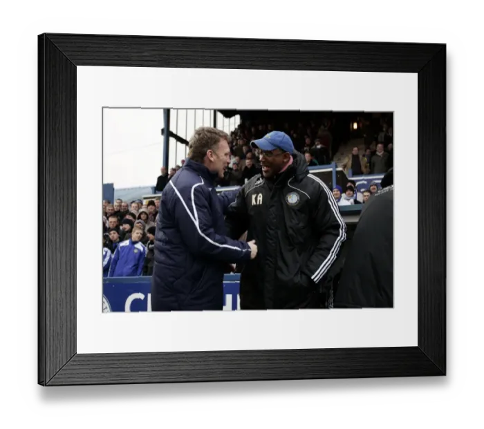 Framed Print : Everton's FA Cup Laugh: Moyes and Alexander Share a Joke at Macclesfield Town (03 / 01 / 09) Framed Print : Everton's FA Cup Laugh: Moyes and Alexander Share a Joke at Macclesfield Town (03 / 01 / 09)
