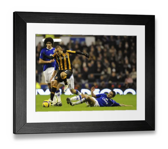 Framed Print : Tim Cahill vs Craig Fagan: Clash between Everton's Cahill and Hull City's Fagan in the 2009 Barclays Premier League