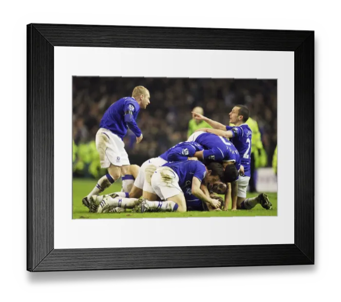 Framed Print : Dan Gosling Scores the Shocking First Goal for Everton Against Liverpool in FA Cup Fourth Round Replay (2009)