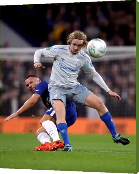 Chelsea vs Everton in Carabao Cup: Intense Battle for the Ball between Drinkwater and Davies
