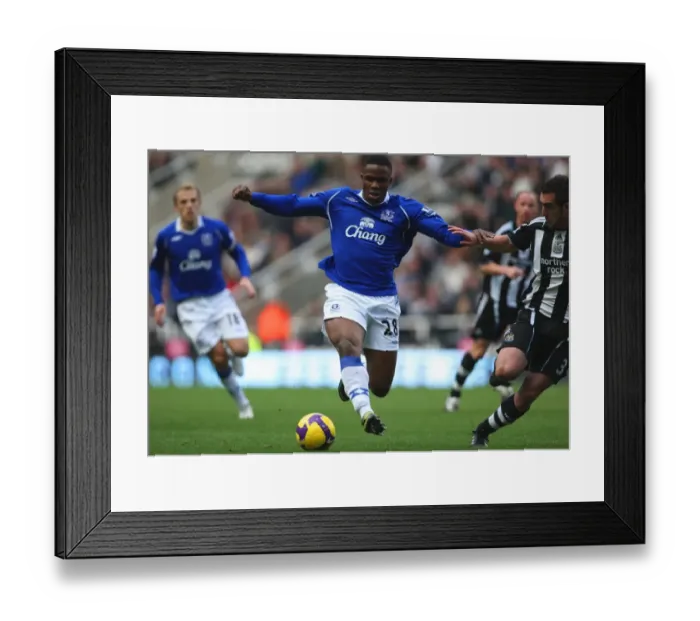 Framed Print : Victor Anichebe: Everton's Determined Performance Against Newcastle United (08 / 09) Framed Print : Victor Anichebe: Everton's Determined Performance Against Newcastle United (08 / 09)