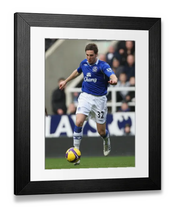 Framed Print : Dan Gosling in Action for Everton: Football Stock Image, 08 / 09 Season - 22 / 02 / 09 Framed Print : Dan Gosling in Action for Everton: Football Stock Image, 08 / 09 Season - 22 / 02 / 09