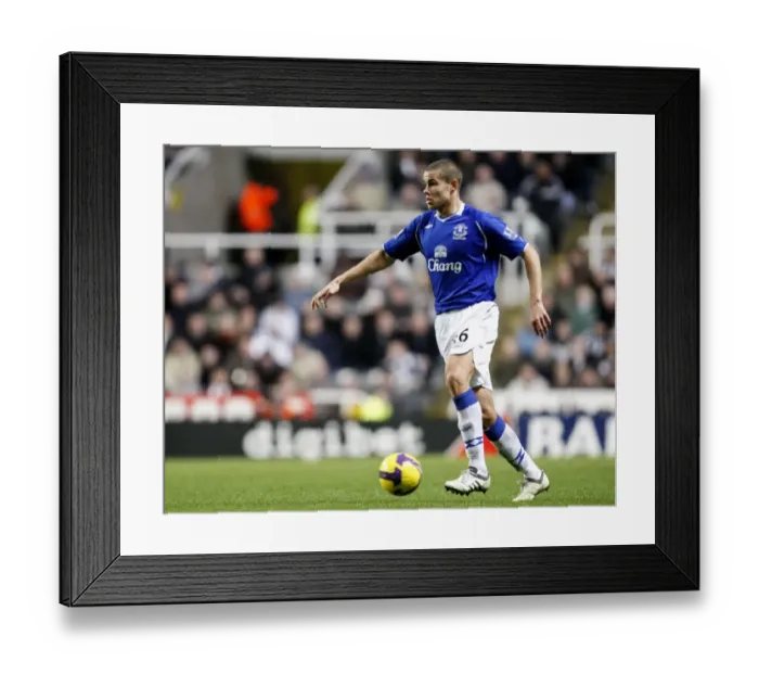 Framed Print : Jack Rodwell in Action: Everton's Star Performance, 08 / 09 Season