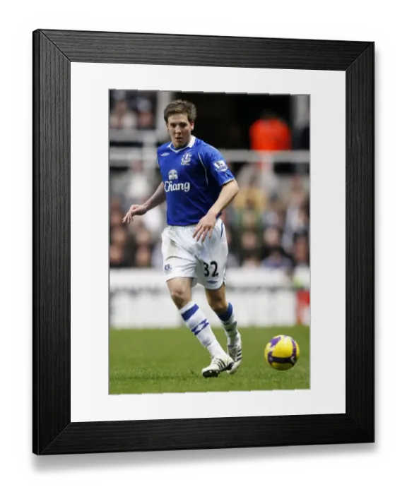 Framed Print : Dan Gosling in Action for Everton vs Newcastle United, 08 / 09 Football Season