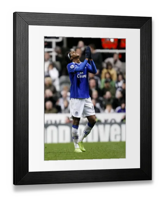 Framed Print : Everton's Disappointment: Jo Looks Dejected in Newcastle United Loss (08 / 09) Framed Print : Everton's Disappointment: Jo Looks Dejected in Newcastle United Loss (08 / 09)