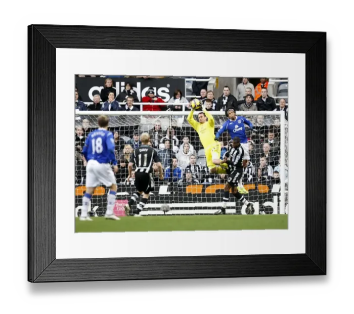 Framed Print : Jo vs Harper: Everton's Jo Battle it Out with Newcastle's Harper in Barclays Premier League Clash at St James Park (February 2009)